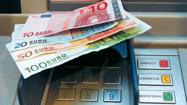 Bloomberg: Έτσι θα επιβληθούν capital controls (έλεγχος κίνησης κεφαλαίων) στην Ελλάδα