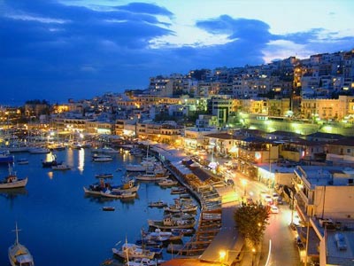 Κατεδαφίζονται αυθαίρετα καταστήματα στο Μικρολίμανο