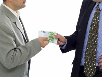 Spiegel: Διαδεδομένη η φοροδιαφυγή στις τάξεις των δημοσίων υπαλλήλων