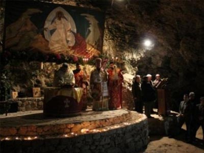 Η ακολουθία των Χριστουγέννων στο σπήλαιο της Μαραθοκεφάλας