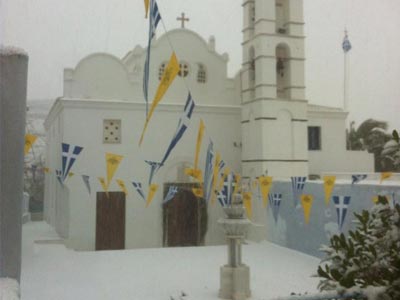 Χωρίς ρεύμα για τρίτη μέρα η Τήνος: στο νησί το αρματαγωγό Χίος