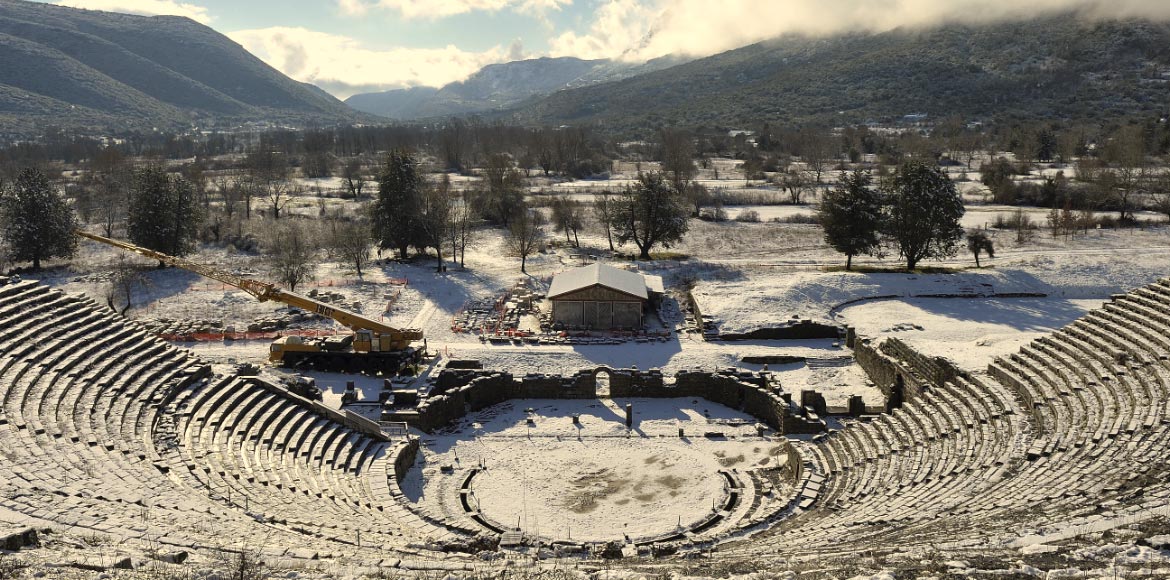 Στα λεύκα το Αρχαίο Θέατρο της Δωδώνης