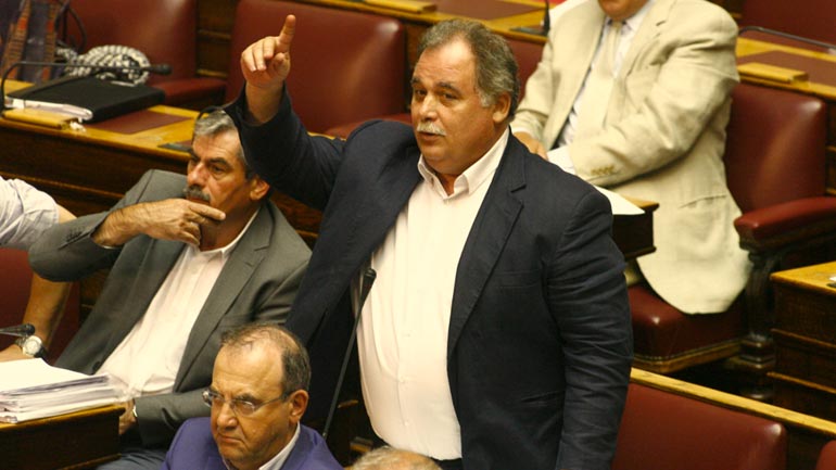 Λεουτσάκος, Πετράκος και Σκούμας ζητούν την απόσυρση του νομοσχεδίου