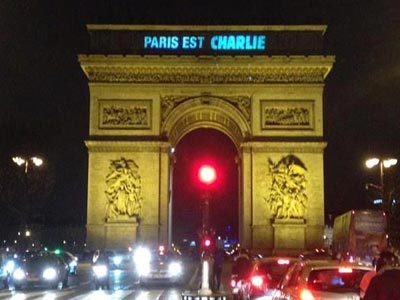 Παρίσι: Αντιπροσωπεία του ΣΥΡΙΖΑ συμμετέχει στην πορεία