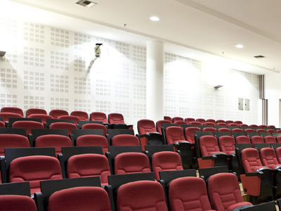 Στο αμφιθέατρο της Βουλής