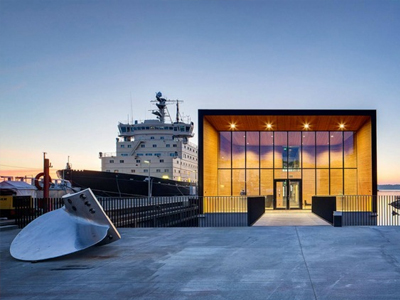 Ναυτιλιακή εταιρεία μετέφερε τα γραφεία της μέσα στη θάλασσα