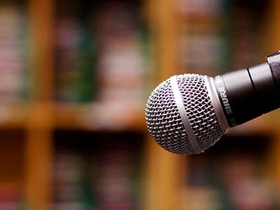 Με ανοιχτά μικρόφωνα… Με ανοιχτά μικρόφωνα…