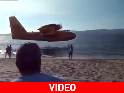 Ανεφοδιασμός καναντέρ σε παραλία με λουόμενους