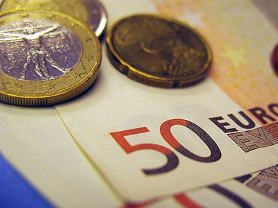 Spiegel: Δυσβάσταχτοι οι φόροι στην Ελλάδα