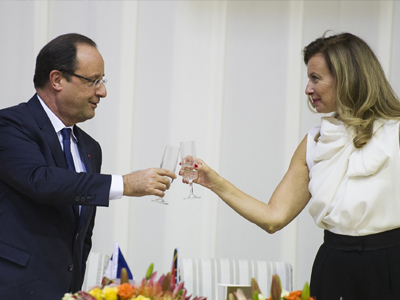 Διαψεύδουν ότι η Τριερβελέρ τα έκανε γυαλιά καρφιά