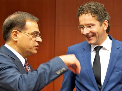 Η Τρόικα αποστέλει e-mail στον Χαρδούβελη με τις εκκρεμότητες