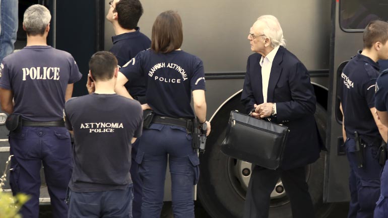 Ζήγρας σε Άκη: Ομολόγησε να τελειώνουμε