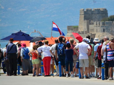 Σχεδόν πέντε εκατ. τουρίστες επισκέφτηκαν την Ελλάδα τον Αύγουστο