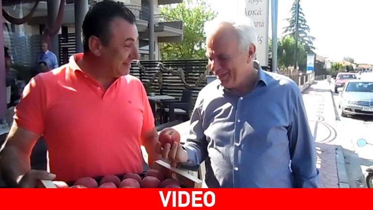 Με ροδάκινα υποδέχθηκαν τον υπουργό οι αγρότες της Ημαθίας