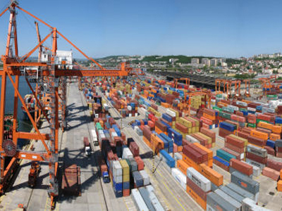 Πειραιάς: Μπλόκο σε φορτίο με λαθραία τσιγάρα από το Ντουμπάι