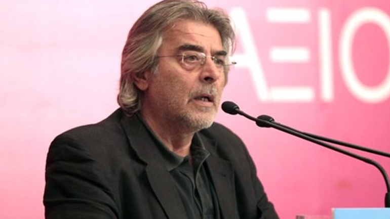 Ο Αλέκος Καλύβης στηρίζει τη Λαϊκή Ενότητα