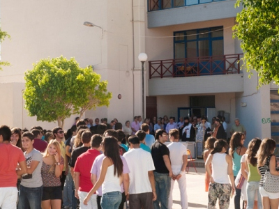 Κινητοποιήσεις κατά τον αγιασμό στα σχολεία