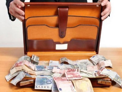 Οργιάζει η φοροδιαφυγή και η διαφθορά