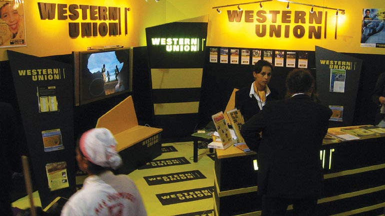Eπαναλειτουργούν οι υπηρεσίες της Western Union για μεταφορά χρημάτων προς την Ελλάδα