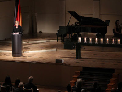 Ενός λεπτού σιγή για τα θύματα των νεοναζί