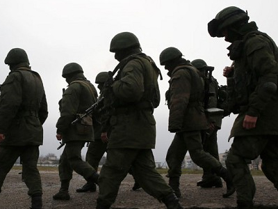 H Mόσχα ενισχύει τα στρατεύματά της στη μεθόριο με την Ουκρανία