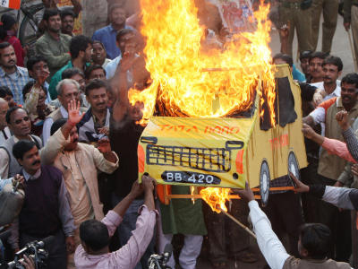 Ινδία: Επεισόδια με ένα νεκρό σε εργοστάσιο αυτοκινήτων