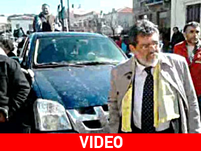 Διαδηλωτές γιουχάισαν τον δήμαρχο Λέσβου Διαδηλωτές γιουχάισαν τον δήμαρχο Λέσβου