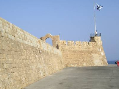 Χανιά: Έκλεψαν την ελληνική σημαία τη Μ. Παρασκευή