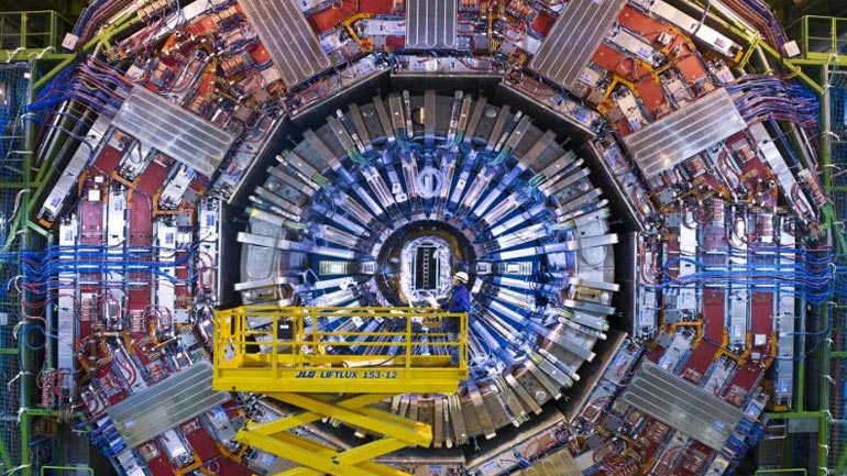Τα πειράματα στο CERN αποκάλυψαν μια νέα σπάνια διάσπαση σωματιδίου