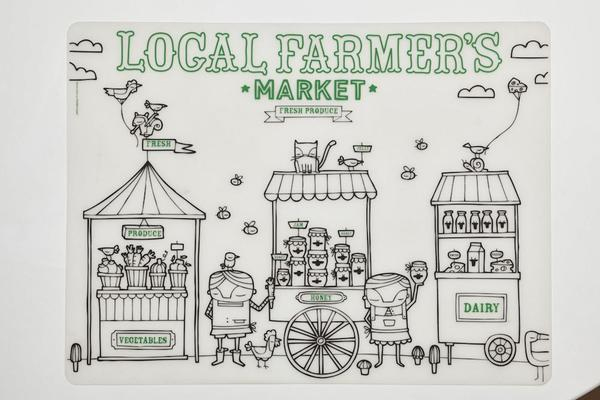 Η προώθηση της ιδέας των «Αγορών των Αγροτών» αποτελεί βασική προϋπόθεση επιτυχίας. Σχετικά γραφικά σε αντικείμενα με ξεκάθαρο μήνυμα και συναισθηματικό περιεχόμενο έχουν τεράστια απήχηση (Πηγή: Design Public)