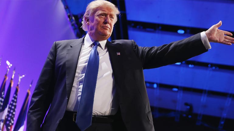 Ο Ντόναλντ Τραμπ στην πρώτη τηλεοπτική αναμέτρηση για το χρίσμα των Ρεπουμπλικάνων