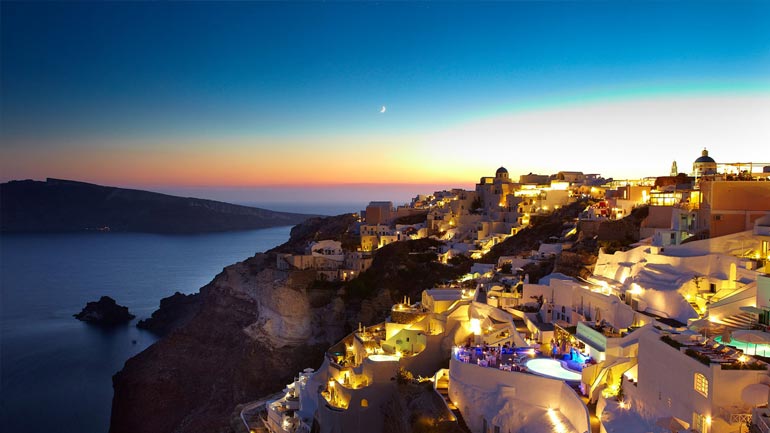 Κυνήγι φοροδιαφυγής στη Σαντορίνη