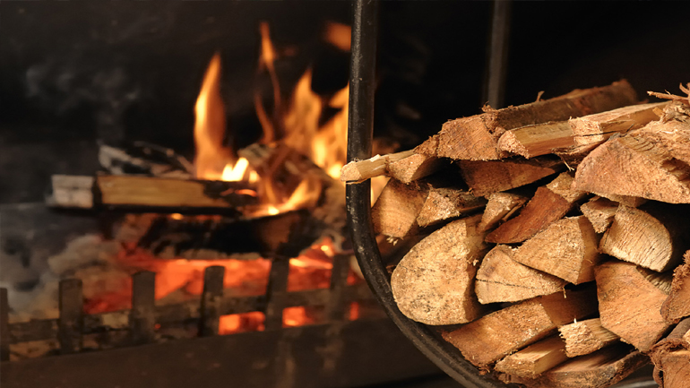 Τι πρέπει να προσέχουμε όταν αγοράζουμε ξύλα για το τζάκι