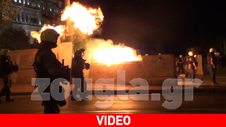 Tα μικροεπεισόδια στο Σύνταγμα με τον φακό του zougla.gr