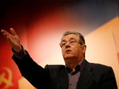 O Κουτσούμπας και οι… κομματικές «τσόντες»