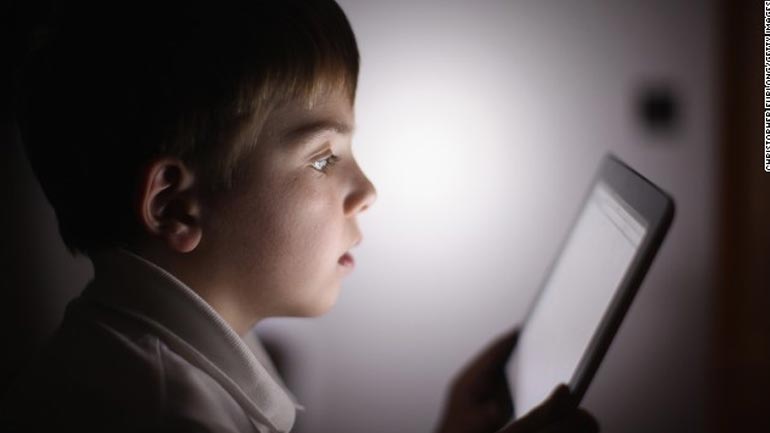 Χρήσιμες συμβουλές σε γονείς και παιδιά για τη χρήση διαδικτύου κατά τη διάρκεια του καλοκαιριού