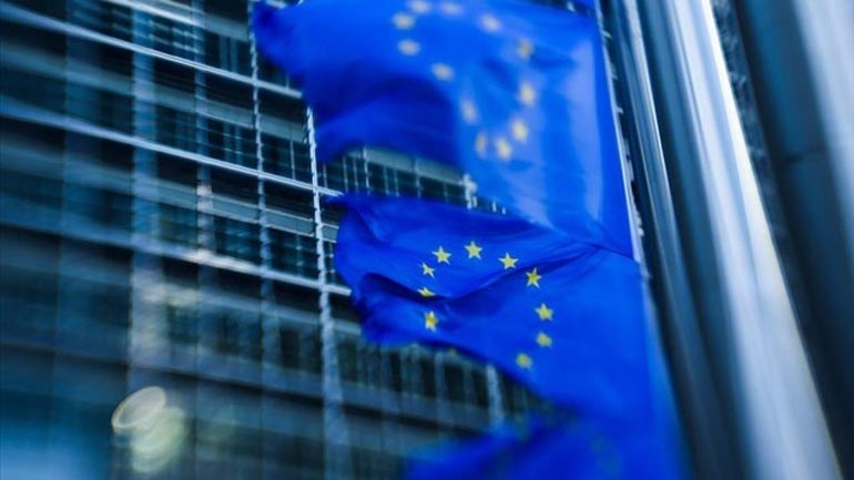 Κομισιόν: Στο Eurogroup η απόφαση για συμφωνία ή δάνειο-γέφυρα