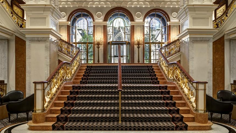 Oμπάμα-Τσίπρας: Η θερμή χειραψία στην αίθουσα του New York Palace Oμπάμα-Τσίπρας: Η θερμή χειραψία στην αίθουσα του New York Palace