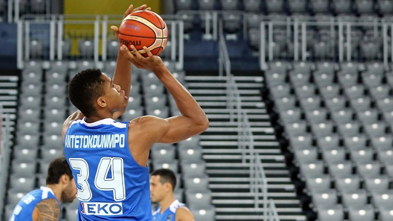 Ο Αντετοκούνμπο με νούμερο… ΝΒΑ στη φανέλα