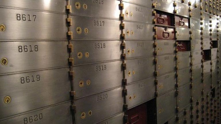 Βαλαβάνη: Δεν μπορείτε να βγάλετε μετρητά από τις θυρίδες