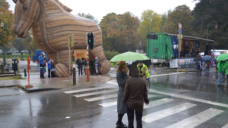 Διαδηλωτές επιχείρησαν να περικυκλώσουν το κτίριο όπου διεξάγεται η Σύνοδος Κορυφής
