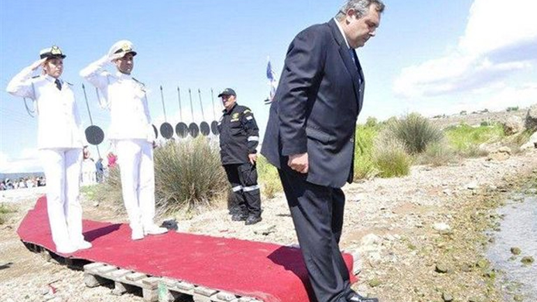 Κόκκινο χαλί στρωμένο σε… παλέτες