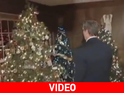 Πάστορας στολίζει 111 χριστουγεννιάτικα δέντρα