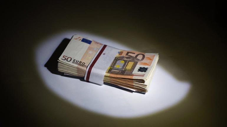 Bloomberg: Λεφτά για δύο εβδομάδες