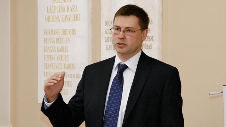 Dombrovskis: Δεν αναμένεται απόφαση τη Δευτέρα για την Ελλάδα