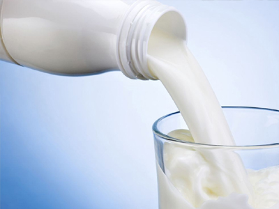 Δεν πέφτει η τιμή του γάλακτος