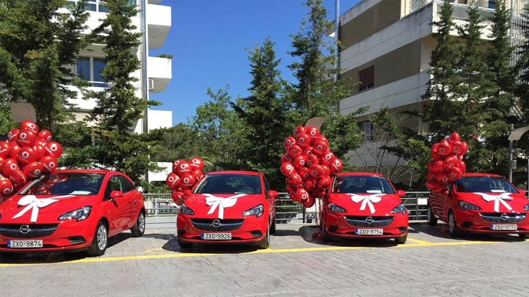 Οι 4 νικητές του διαγωνισμού της Vodafone παρέλαβαν από ένα Opel Corsa!