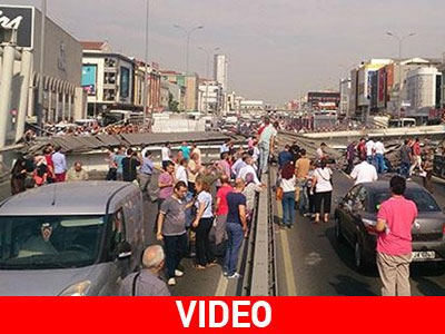 Τουρκία: Κατάρρευση πεζογέφυρας on camera
