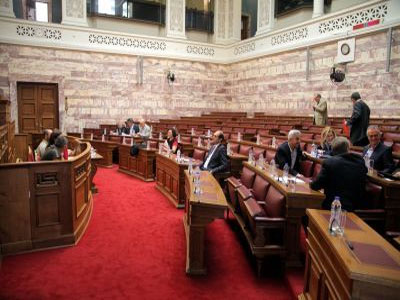 O κουμπαράς έσπασε…