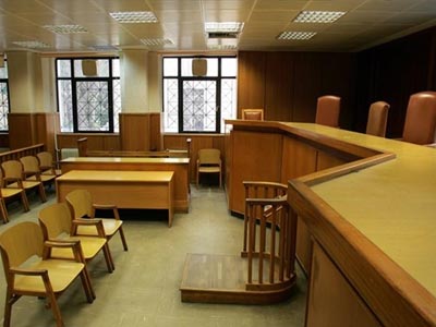 «Νεκρώνουν» τα δικαστήρια